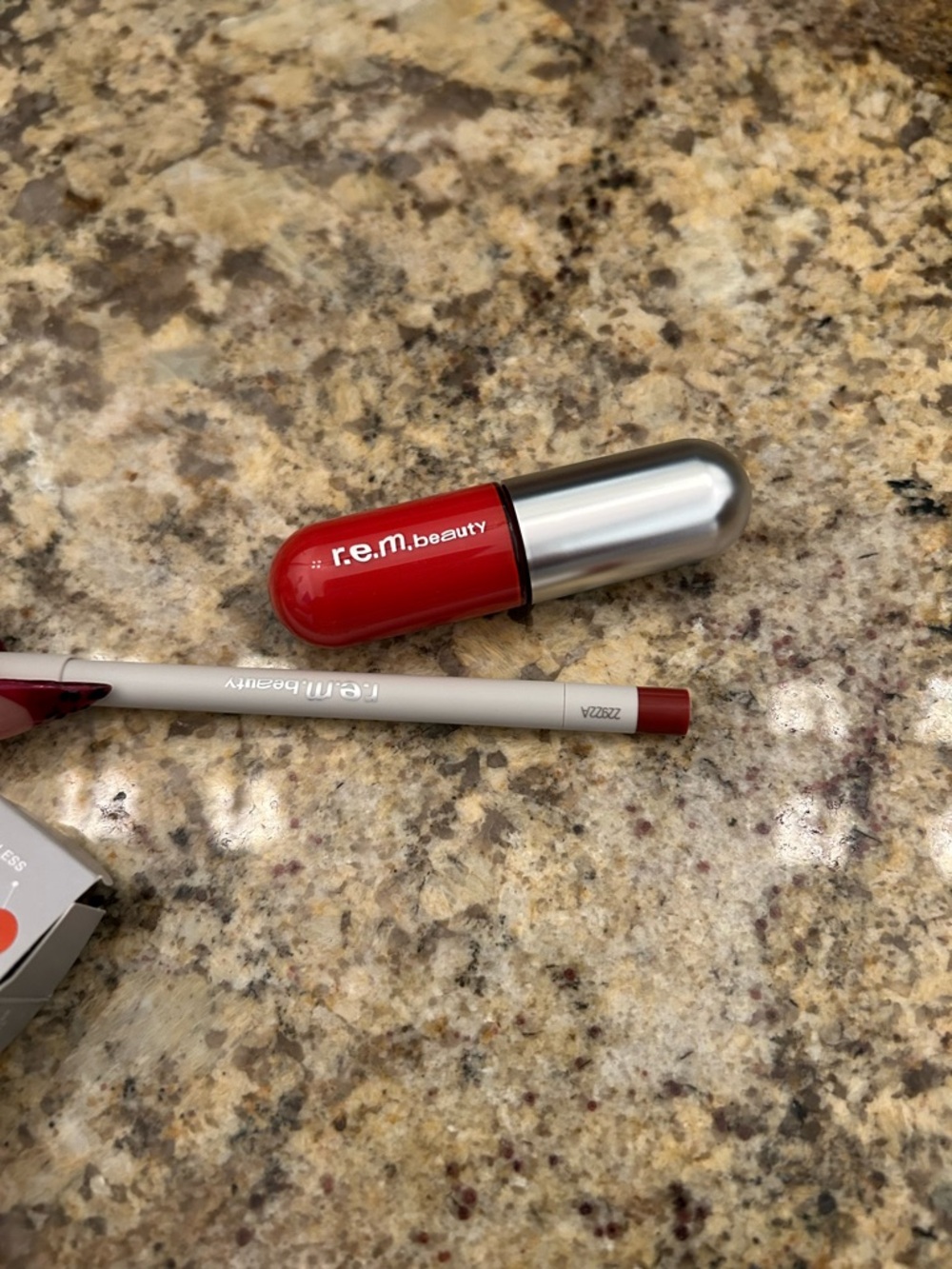 REM BEAUTY  Lipstick 💄 AND LIP LINER Set - Picture 3 of 5